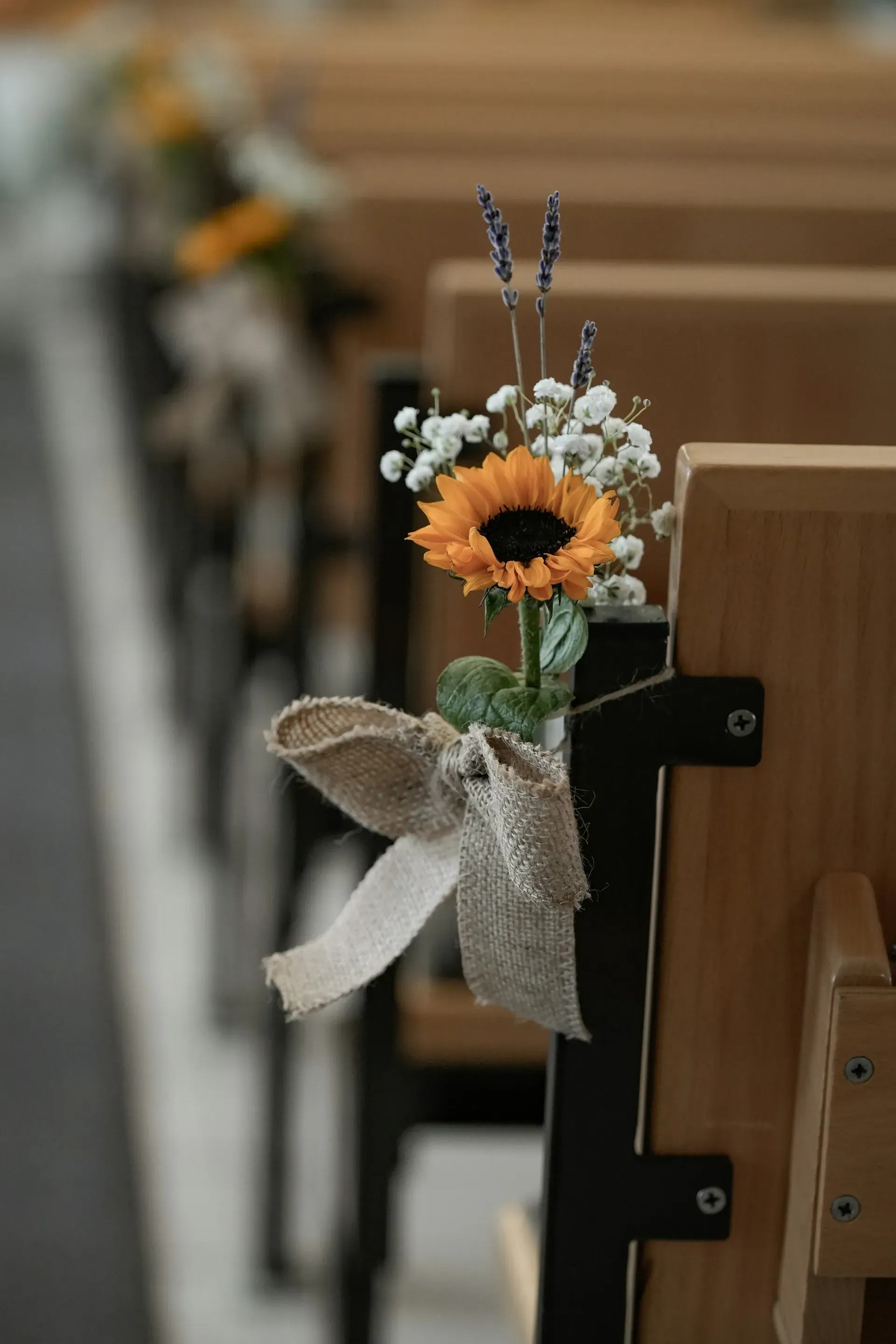 Kvetinová ulička v kostole