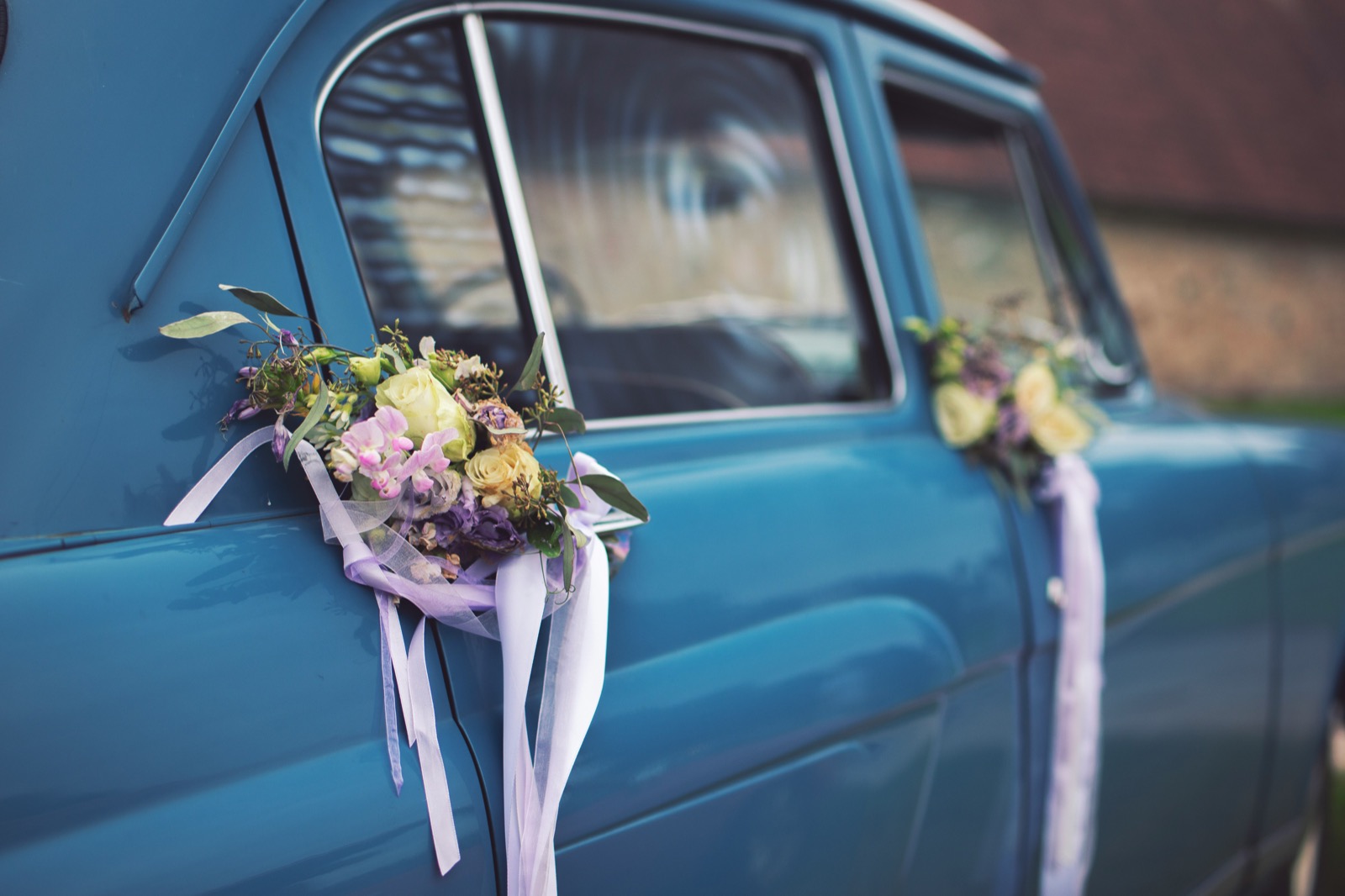 Výzdoba Svadobného Auta: Krásne Nápady a Trendy pre Rok 2026